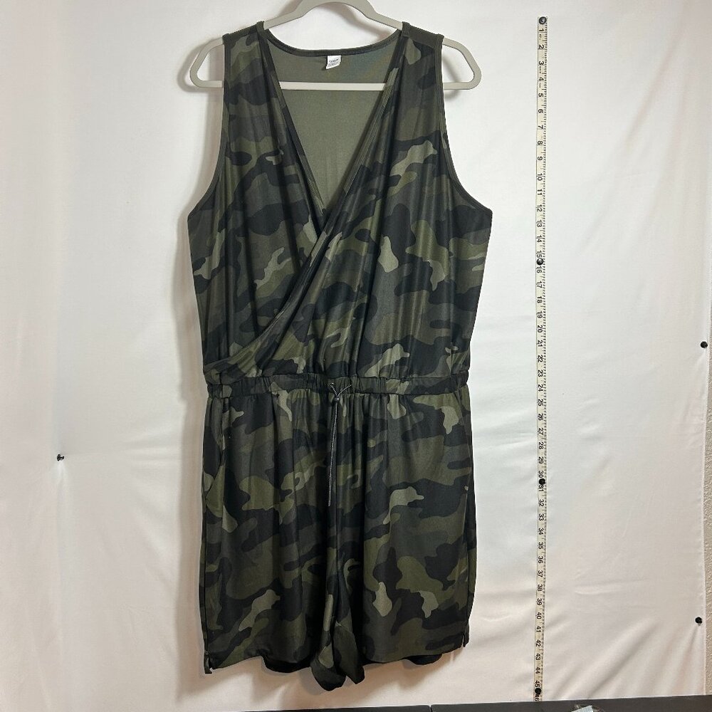 Old Navy Breathe ON Cross-Front Romper shorts green camouflage pattern‎ XXL